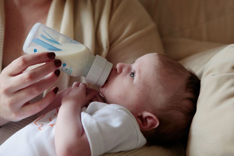Why-Baby-Clicking-While-Bottle-Feeding2