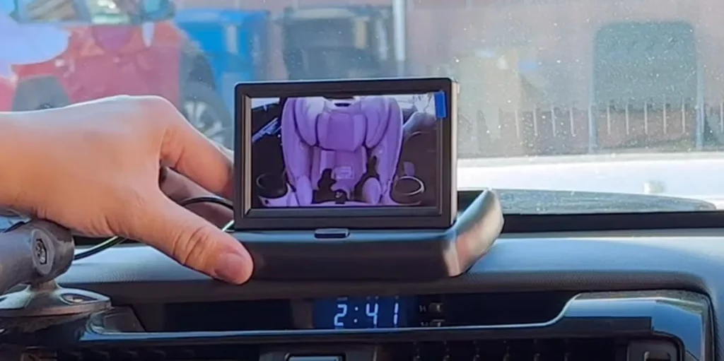 Baby-Monitor-For-The-Car2